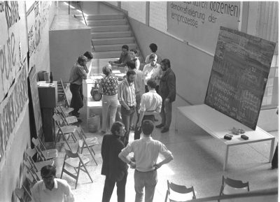 Studentenversammlung in der Ulmer Hochschule für Gestaltung, 1968_Die Studenten forderten mehr Mitbestimmung_Foto Bernhard Bürdek