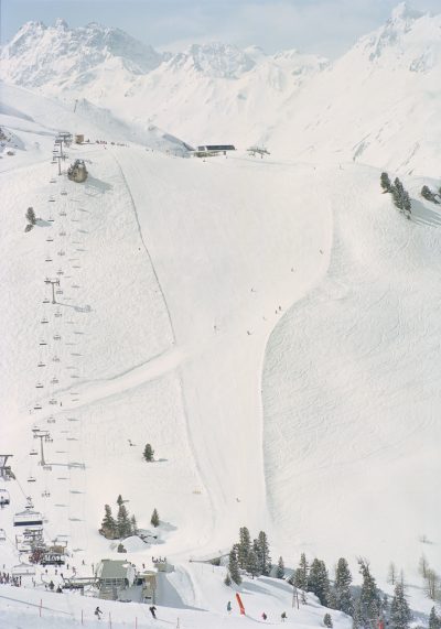 Lois Hechenblaikner, Aus dem Fotobuch Ischgl-Farbforografie 2004-2020, Courtesy by the artist