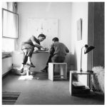 Blick in ein Studentenzimmer im Wohnturm der HfG, 1956, Foto Ernst Scheidegger, © HfG-Archiv Ulm