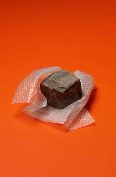 Tine Melzer, Proteststein, 2018, Fotografie, Courtesy by the artist