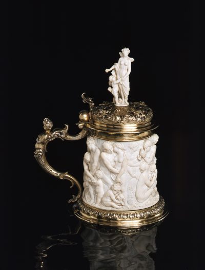 Johann Ulrich Hurdter und Johann Adam Kienlin, Humpen, Elfenbein, Silber, Ulm um 1670, (c) Museum Ulm, Foto Karl-Siegfried Mühlensiep