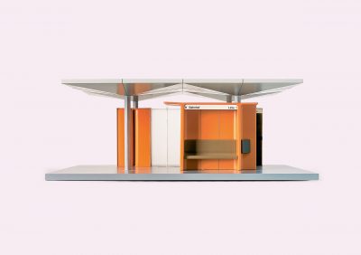 Bushaltestelle, Herbert Lindinger und Claude Schnaidt (Dozenten), K. Gröbli, J. C. Ludi, R. Schärer, M. Weiß (Studenten), 1967-68, Kunststoff und Papier, (c) HfG-Archiv - Museum Ulm, Foto Ernst Fesseler