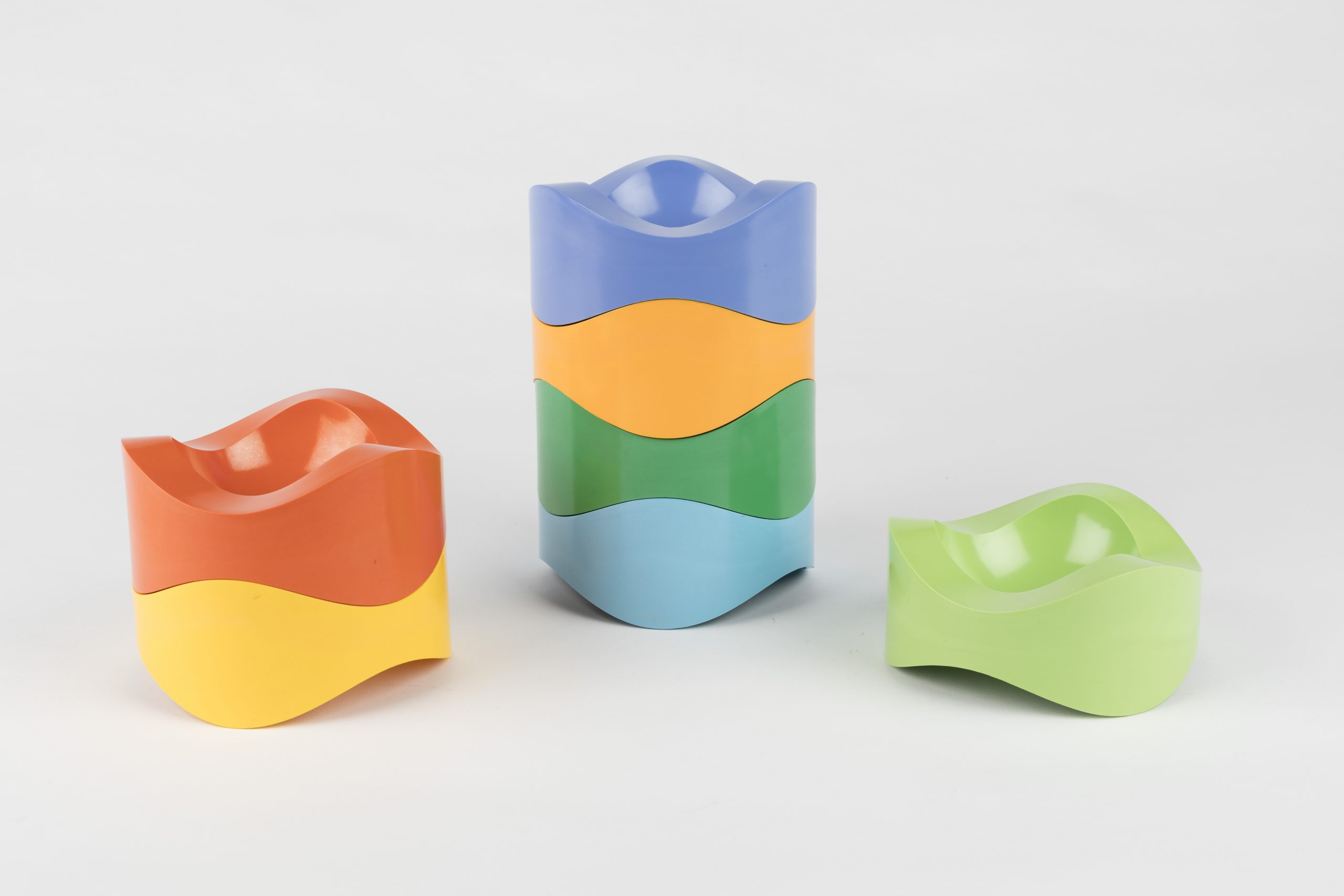 Walter Zeischegg, Wellflächenascher in Olympiafarben, 1966, Foto Oleg Kuchar, (c) HfG-Archiv - Museum Ulm